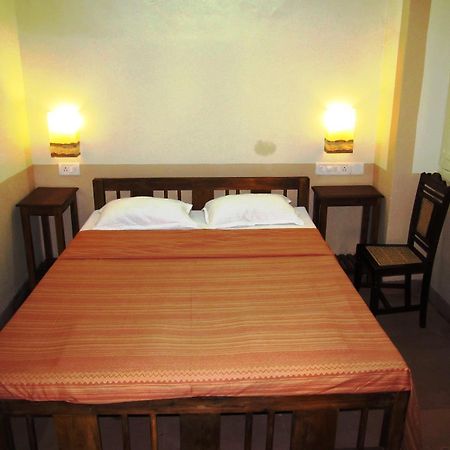 Royal Phoenix Inn Панаджи Екстериор снимка