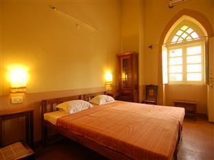 Royal Phoenix Inn Панаджи Екстериор снимка